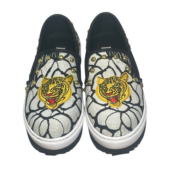 Steve Madden Sz 6.5 Slick-P Slip-On Platform Sneakers Tiger Patch & Gold Studs - Picture 1 of 10